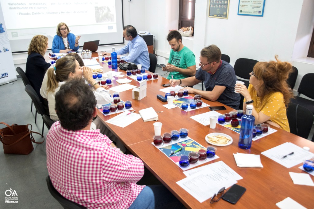 Conferencia en el club de cata.