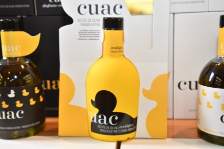 Botella amarilla de AOVE Cuac