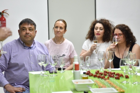 Cata de vinos en el Club